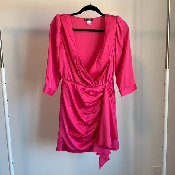 VENUS Dresses & Skirts - VENUS Hot Pink Long Sleeve Mini Dress